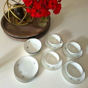 16 PIECE  FUKAGAWA ARITA STARBURST MID CENTURY SERVING SET